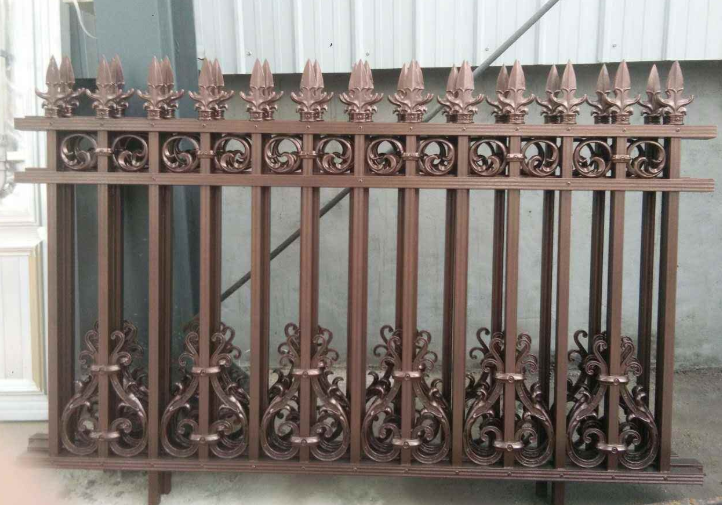 如何對(duì)山東鋁藝護(hù)欄進(jìn)行日常保養(yǎng)維護(hù)工作？